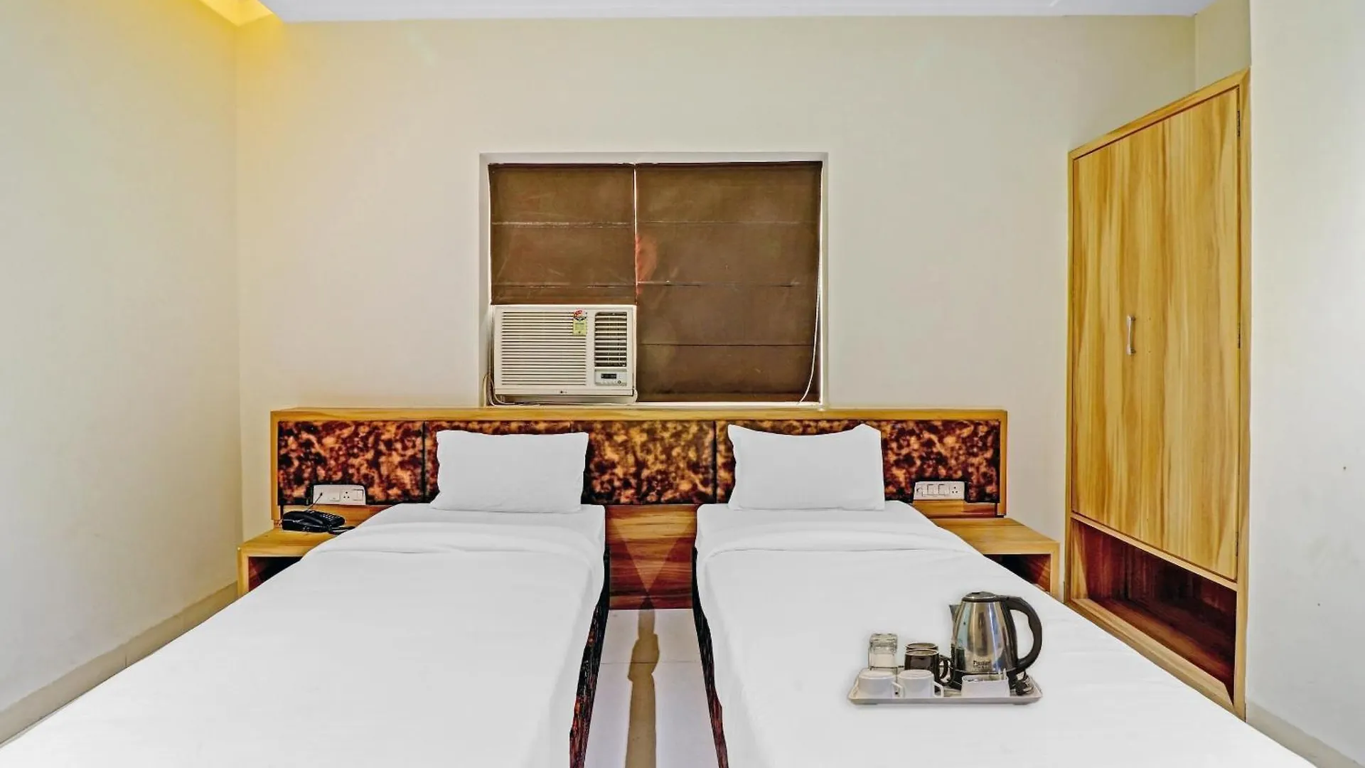 Townhouse Sulit Hotel Tajganj