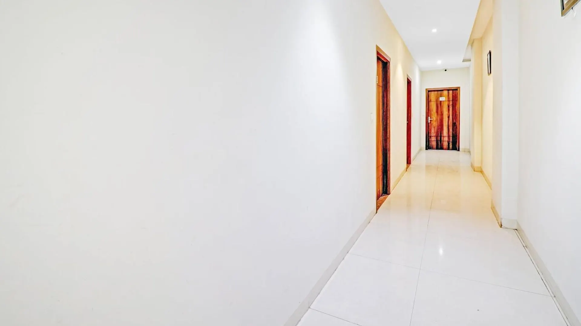 ***  Townhouse Sulit Hotel Tajganj India