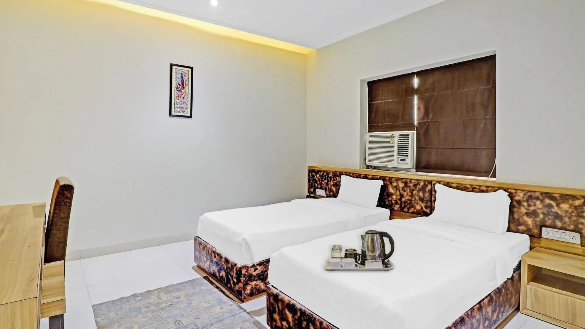 Townhouse Sulit Hotel Tajganj